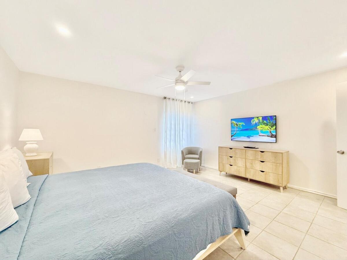 Crystal Cove Sapphire Beach - Spacious Condo, Pool Tennis Wifi East End  外观 照片